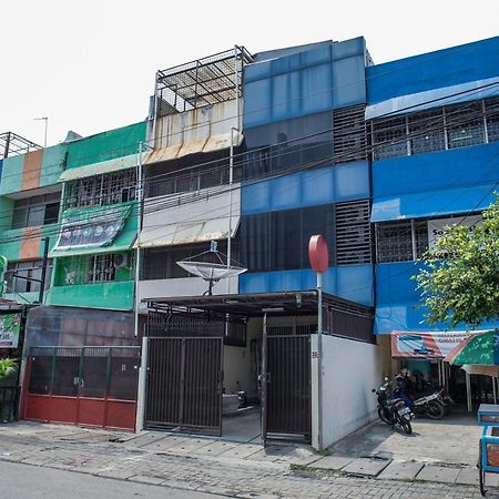 红多兹酒店@雅加达罗克斯比亚克街 外观 照片